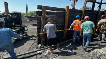 Firman acuerdo de indemnización con esposas de mineros en Sabinas