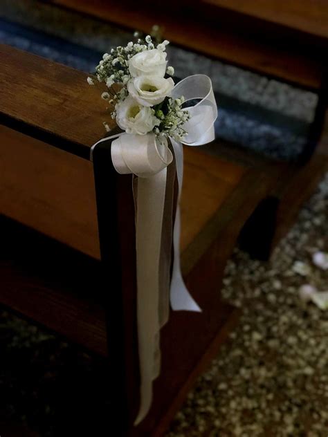 Panche Con Fiori Nel Fiori Per La Chiesa Da Matrimonio Fiori