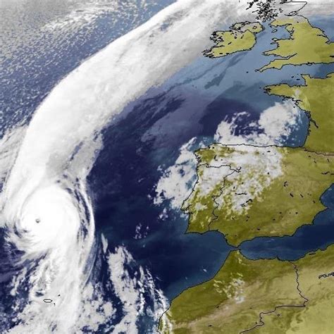 Uragano Ophelia In Europa Massima Allerta Nel Regno Unito Tutti Gli