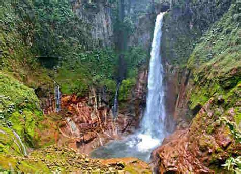 Costa Rica's most beautiful and impressive waterfall.