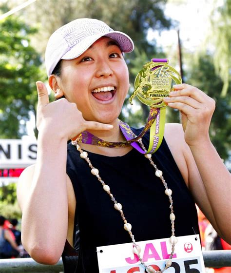 写真：浅田さんホノルルマラソン完走 沖縄タイムス＋プラス