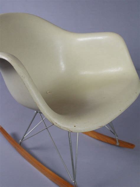 Sedia A Dondolo Di Charles Ray Eames Per Herman Miller In Vendita Su