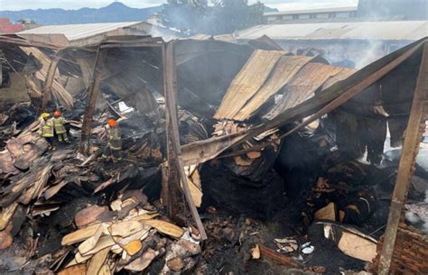 Kebakaran Gudang Triplek Di Bandung Baru Padam Lebih Dari Jam