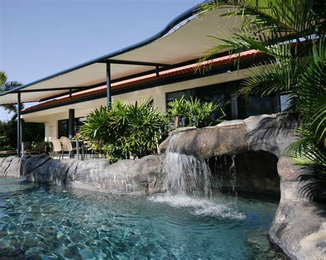 Pool grotto ideas: 9 statement structures | Gardeningetc