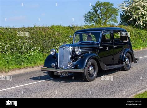 1947 40s Black 1548cc Wolseley British Sedan Car En Route To