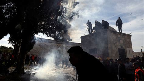 Tempelberg Mehr Als 30 Verletzte Bei Zusammenstößen In Jerusalem