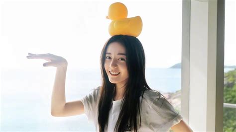 Foto 5 Fakta Dilraba Dilmurat Wanita Tercantik Asia Pernah Jadi SPG