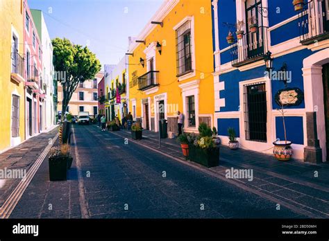 Calles Matutinas En Puebla Una De Las Cinco Ciudades Coloniales