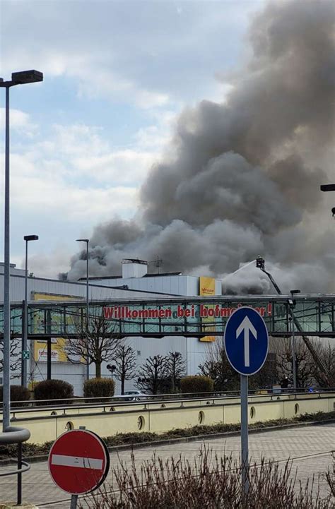 Großbrand im Möbelhaus Hofmeister Stadt warnt Anwohner