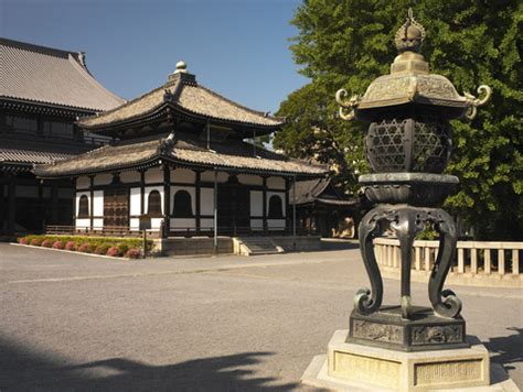 Nishi Higashi Honganji Temples Japan Experience