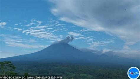 Erupsi Gunung Semeru Warga Diminta Waspada Awan Panas Guguran