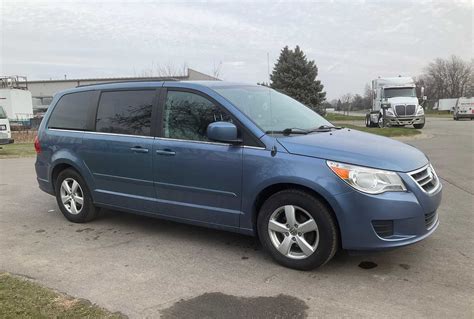 2011 Volkswagen Routan Se Passenger Van Repo Finder