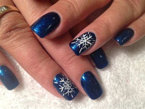 35 Snowflake Nails Designs And Ideas To Wear In Winter Artofit