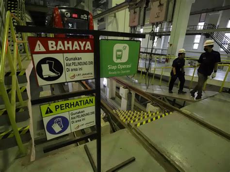 Melihat Perawatan Kereta Lrt Jakarta