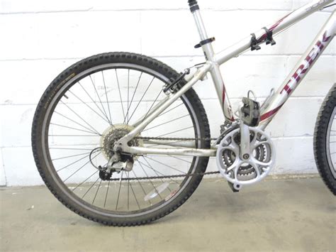 Trek Navigator 300 Hybrid Bike | Property Room