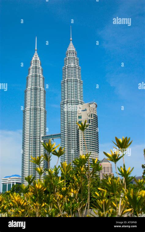 Malaysia Tourist Landmark And World Tallest Twin Towers Petronas Twin