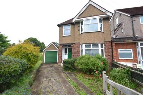 Hogarth Gardens Hounslow Tw5 3 Bed Semi Detached House £2 500 Pcm £