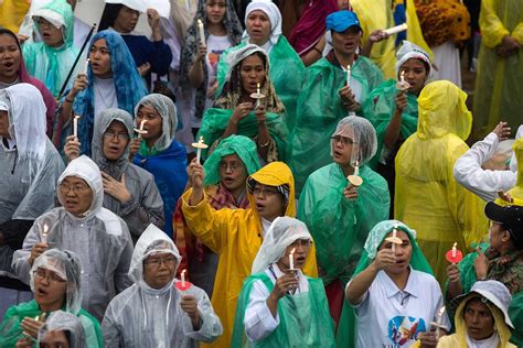 Manila Wafers Pope Francis Holds Giant Mass In Philippines Time