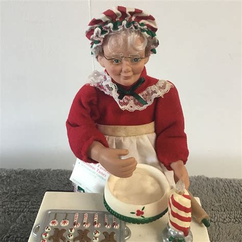 1995 Holiday Creations Mrs Claus Baking Cookies Playes Etsy