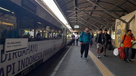 Libur Maulid Nabi Muhammad SAW Penumpang Kereta Di Daop 8 Surabaya