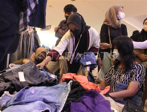 Ancaman Impor Pakaian Bekas Di Indonesia Antara Foto