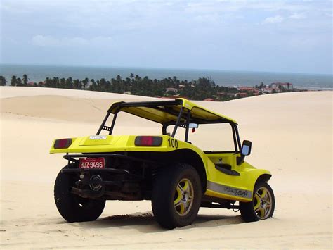 Homens armados tentam assaltar turistas em buggy em dunas no Ceará