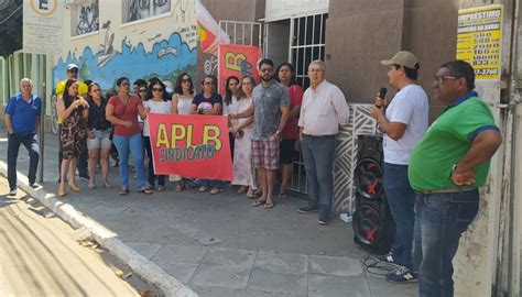 Professores Voltam S Salas De Aula Mas Entrar O Na Justi A Por Juros