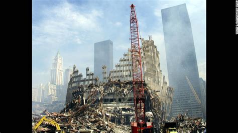 Final Pieces Hoisted Atop One World Trade Center Cnn