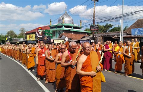 Ribuan Umat Buddha Ikuti Perjalanan Bakti