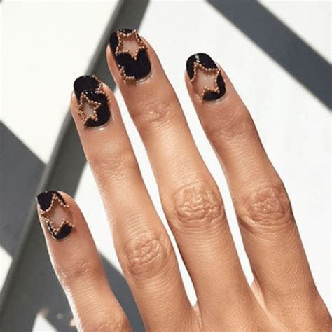 18 Black-and-Gold Nail Looks Perfect for Winter 2018