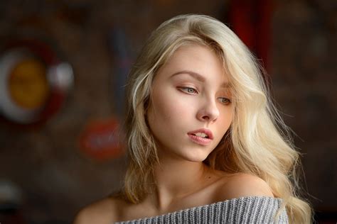 Women Blonde Alice Tarasenko Long Hair Portrait Bare Shoulders