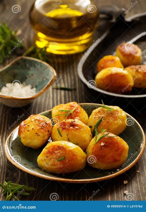 Patate Al Forno Con I Rosmarini Fotografia Stock Immagine Di