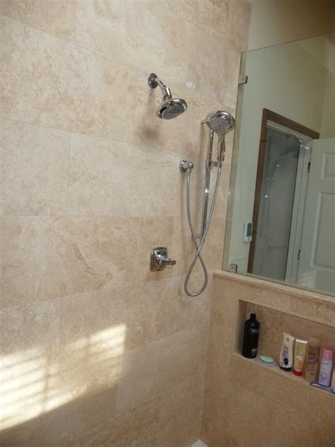 Texture And Travertine Moderne Salle De Bain Philadelphie Par