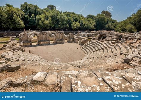 Ruinas De Anfiteatro En El Parque Nacional De Butrint En Vlore Albania