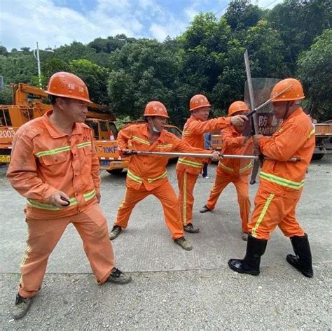 【漳路快讯】华安公路分中心开展反恐演练隧道人员养护