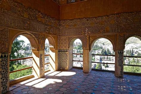 Alhambra Nasrid Palaces Guided Tour With Fast Track Getyourguide