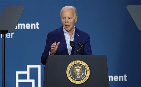 Familia de Biden le anima a continuar con su campaña para la reelección