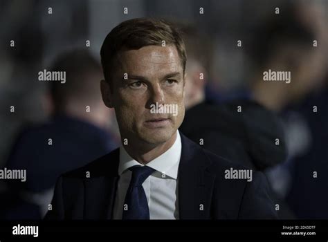 Fulham manager scott parker looks on hi-res stock photography and ...