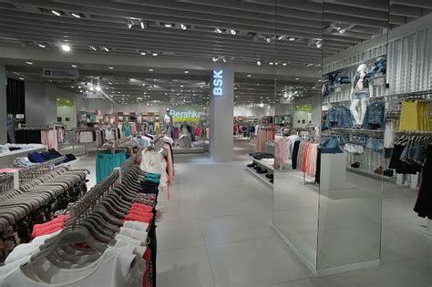 Магазин Bershka | Shopping, Gym equipment, Gym