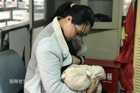 86年二宝妈妈三八节喂奶记 传达室临时充当哺乳房