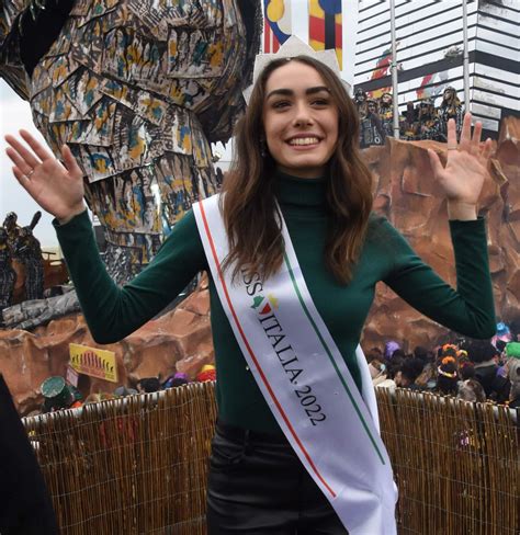 Suona, canta e balla: "E’ la città che fa per me"