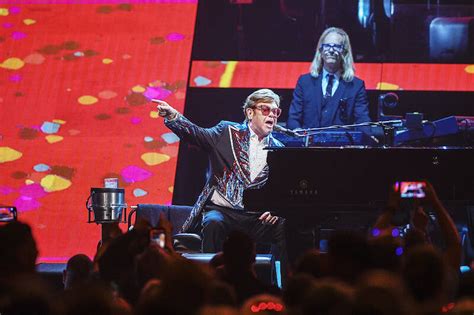 Elton John Hails His Fans At Emotional Final Show Taipei Times