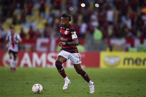 Palmeiras X Flamengo Ap S Quatro Anos Bh Volta A Ser Titular No