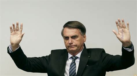 La Policía De Brasil Acusó A Bolsonaro De Falsificar Su Certificado De