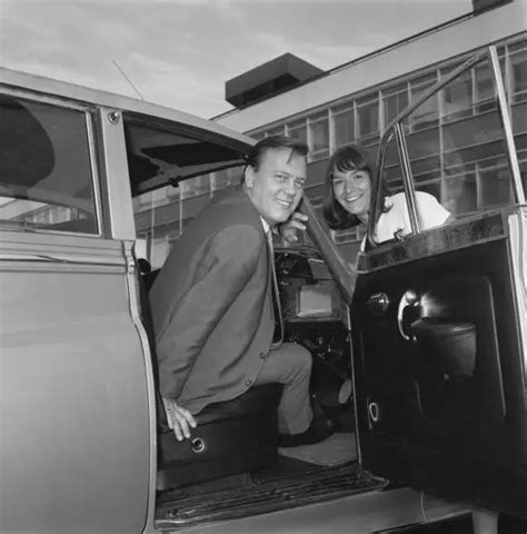 MATT MONRO WITH his wife Mickie at London Airport 1966 OLD PHOTO $9.00 ...