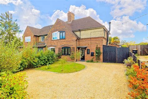 Sharpenhoe Road Streatley 2 Bed Semi Detached House £415 000