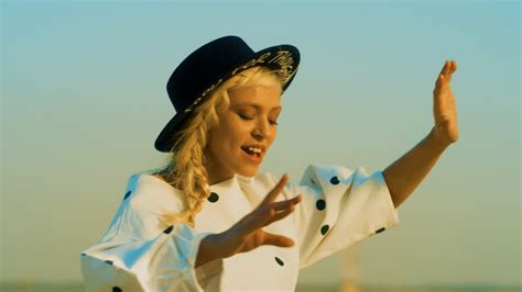 Анна Якубук - Вселенная - YouTube
