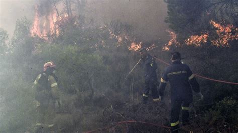 Incendiu imens în apropiere de Atena Zeci de pompieri români intervin