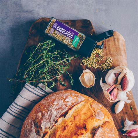 Garlic bread with garlic dip * Freistyle by Verena Frei