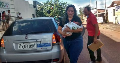 G1 Bebê de dez dias é abandonado em caixa de hidrômetro no norte do